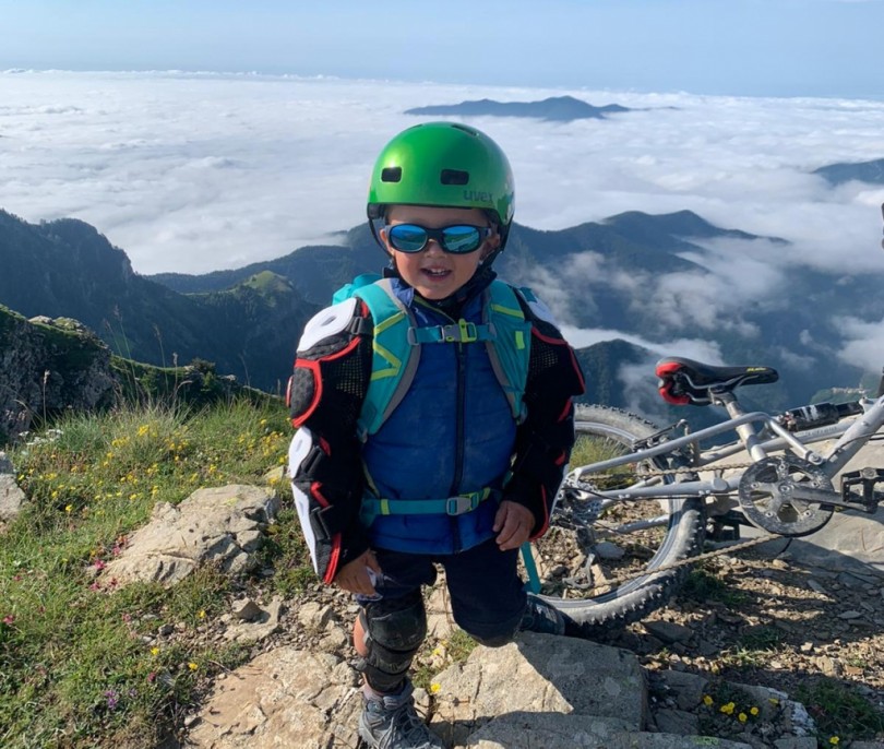 Una storia tra zaini e bici: la pedalata di padre e figlio